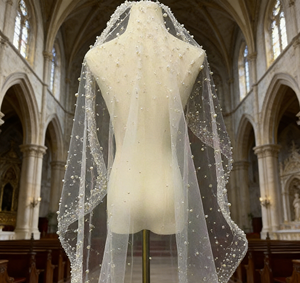 Voile de mariée de luxe à bords festonnés orné de perles et de strass - Voile de mariée à 2 couches pour les mariées - Product Image 5
