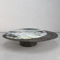 Table basse contemporaine en marbre Dream Home avec bord irrégulier et veinage de jade naturel, style offset encastré