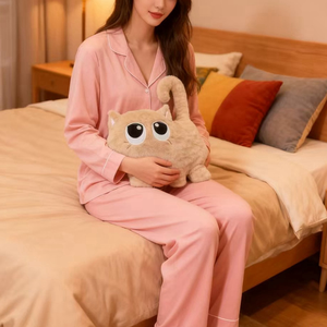 Bouillotte chat mignon avec housse en peluche, sac à eau chaude en caoutchouc souple, chauffe-mains et pieds amovible et lavable <span class=keywords><strong>pour</strong></span> lit - Product Image 2