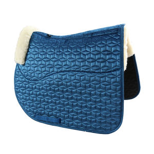 Produits d'équitation <span class=keywords><strong>de</strong></span> haute qualité, <span class=keywords><strong>tapis</strong></span> <span class=keywords><strong>de</strong></span> <span class=keywords><strong>selle</strong></span> pour chevaux, <span class=keywords><strong>tapis</strong></span> <span class=keywords><strong>de</strong></span> <span class=keywords><strong>selle</strong></span> en velours haut <span class=keywords><strong>de</strong></span> gamme personnalisé, couverture <span class=keywords><strong>de</strong></span> <span class=keywords><strong>selle</strong></span> avec fourrure - Product Image 3