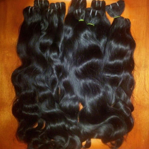 Extensions de cheveux naturels bruts 100% humains en gros – Cheveux cambodgiens bouclés, ondulés, bouclés lâches, avec cordon de serrage/tissage de cheveux non-Remy - Product Image 1