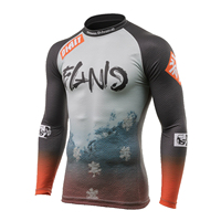 Rashguard à séchage rapide pour hommes avec coupe athlétique et protection solaire, adapté aux aventures de surf, de kayak et de plongée en apnée