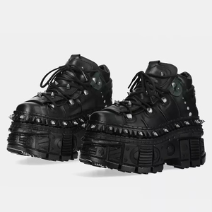 Zapatos de Plataforma Góticos Oscuros de Primavera y Otoño con Suela Gruesa, Estilo Punk con Remaches Metálicos y Aumento de Altura para Mujer - Product Image 1