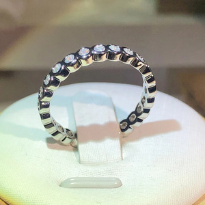 Anello Minimalista Rotondo alla Moda, Design Elegante e Semplice, Accessorio Impilabile per Uso Quotidiano da Donna, Stile Moderno - Product Image 3