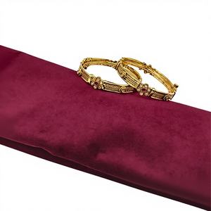 Ensemble de bracelets traditionnels indiens en cuivre plaqué or pour femmes, pour les occasions de mariage et d'anniversaire - Product Image 1