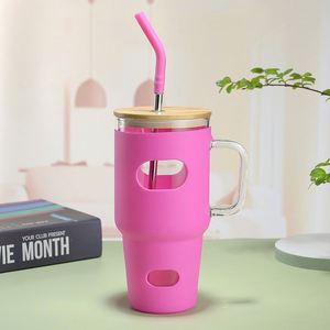 Vaso de Vidrio para Auto de 32oz con Asa y Funda de Silicona para Bebidas Heladas de Verano - Product Image 2