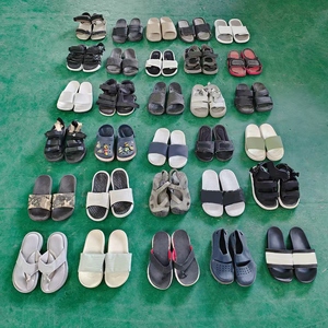 Venta al por mayor de zapatos de <span class=keywords><strong>segunda</strong></span> <span class=keywords><strong>mano</strong></span>, zapatillas usadas y zapatos de marca, Sandalias planas, zapatillas informales, pacas, estilos de moda - Product Image 1