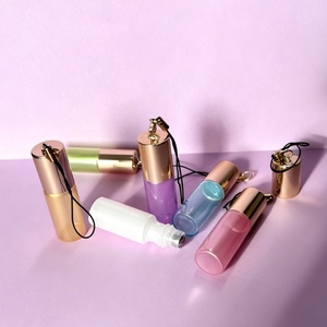 Contenitore Vuoto Rotondo Personalizzato per Cosmetici, Colore Bianco Verde, con Portachiavi e Applicatore a Rullo - Product Image 1
