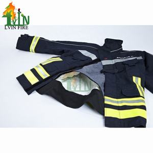 Combinaison de pompier à quatre couches en Nomex, certifiée CE, conforme à la norme NFPA EN 469:2020, design 2026, dernière génération. - Product Image 5