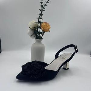<span class=keywords><strong>Scarpe</strong></span> da Festa con <span class=keywords><strong>Tacco</strong></span> Basso a Gattino, in Raso, a Punta, con Strass 3D a Forma di Rosa e Cinturino Slingback alla Caviglia, da Donna - Product Image 2