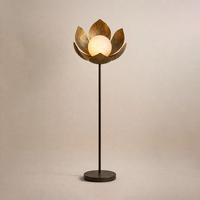 Lampe sur pied moderne vintage en forme de fleur de lotus, structure en laiton avec sculpture en marbre, idéale pour le salon, la chambre, l'hôtel, le hall d'entrée.
