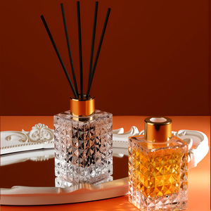 Difusor de Aromaterapia Aikun de 100 ml con Patrón de Diamantes en Relieve, sin Fuego, para Dormitorio y Baño, Fragancia Duradera, Adorno de Ratán - Product Image 1