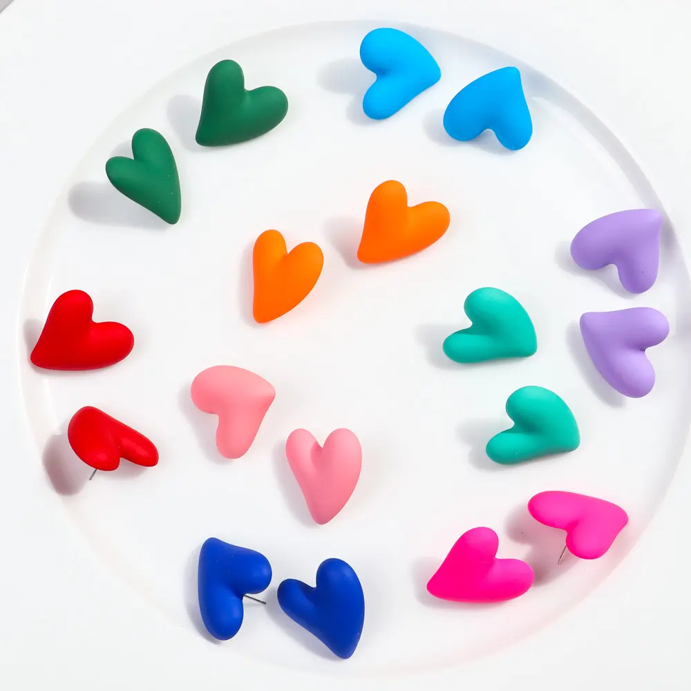2024 Mini Amor Brincos Popular Presente Dia dos Namorados Bonito Colorido Matte Coração Jóias Acrílico Stud Brincos Mulheres na Vida Diária