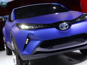 Comprar Coche Usado C-HR HÍBRIDO 2024 R16 4 Plazas HATCHBACK 400km Autonomía NEDC Carga Rápida Volante a la Izquierda Cuero Oscuro Automático - Product Image 3