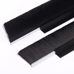 Brosse <span class=keywords><strong>de</strong></span> balayage pour <span class=keywords><strong>bas</strong></span> <span class=keywords><strong>de</strong></span> <span class=keywords><strong>porte</strong></span> en aluminium avec joint d'étanchéité sous la <span class=keywords><strong>porte</strong></span> - Product Image 1