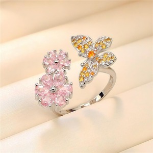 Anello alla moda a forma di farfalla e fiore, elegante gioiello bicolore, adatto per l'uso quotidiano da parte delle donne - Product Image 3