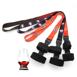 Số Lượng Lớn Giá Rẻ Khuyến Mại Tái Sử Dụng Vòng Cổ Rượu Vang Thủy Tinh Giữ Cốc Tùy Chỉnh In Ấn Logo Thăng Hoa Dây Buộc Với Nhựa Khóa - Product Image 1