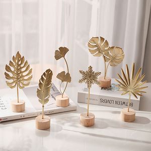 Ornement Métallique de Luxe Style Nordique, Décoration Artisanale Feuille de Ginkgo et Plume pour la Maison, Meuble à Vin, Hall d'Entrée, Mur ou Table - Product Image 1
