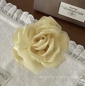 Pinza para el pelo de tela de alta gama con diseño de rosa, adorno para el cabello, pinza de plástico de lujo tipo disco de tiburón, superventas, regalo - Product Image 3