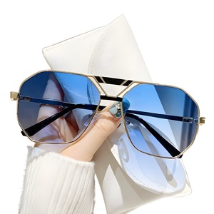 Lunettes de soleil polygonales anti-UV, nouvelle collection haut de gamme, monture creuse, verres dégradés, lunettes de luxe pour homme - Product Image 2