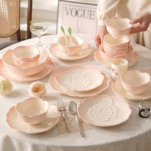Piatti in Ceramica Lelyi Creativi ed Eleganti a Forma di Fiore Disegnati a Mano, Ecologici, Smaltati, di Lusso Leggero per Feste e Matrimoni, Vendita all'Ingrosso - Product Image 3