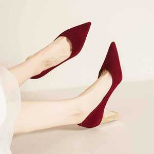 Escarpins en velours rouge 7777L à bout pointu et talon carré, chaussures de mariée confortables à enfiler pour mariage - Product Image 4