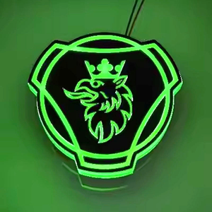 Badge lumineux LED coloré avec logo <span class=keywords><strong>V8</strong></span> 24V pour camion lourd <span class=keywords><strong>Scania</strong></span>, compatible avec la calandre avant. - Product Image 5