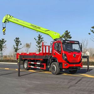 Camion grue de chantier Dongfeng 4X2 avec grue télescopique de 8 tonnes pour la manutention de matériaux de construction et l'installation d'éclairage public - Product Image 3
