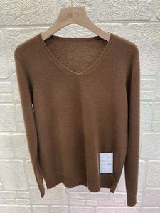 Vente en gros de <span class=keywords><strong>pull</strong></span> à <span class=keywords><strong>col</strong></span> en <span class=keywords><strong>V</strong></span> en laine 100% pour femmes avec logo personnalisé de différentes couleurs <span class=keywords><strong>Prix</strong></span> du fabricant - Product Image 4