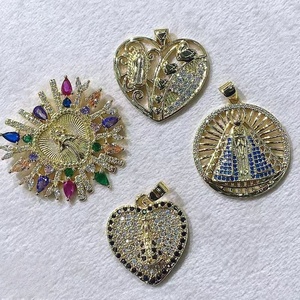 Colgante Ovalado <span class=keywords><strong>de</strong></span> <span class=keywords><strong>Guadalupe</strong></span> Chapado en Oro con Micro Pavé <span class=keywords><strong>de</strong></span> Circonitas, Joyerí<span class=keywords><strong>a</strong></span> Religiosa para Regalo, Inspiración Diaria al por Mayor - Product Image 4