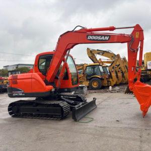 Excavadora Doosan DX75 usada de alta calidad, excavadora hidráulica sobre orugas de 7 toneladas para proyectos de construcción y movimiento de tierras - Product Image 1