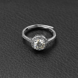 Anillo de Moissanita Redonda de 0.8CT con Halo, D VVS1, Ajustable, Chapado en Oro de 18K, Anillo de Compromiso y Boda para Mujer, Venta al Por Mayor - Product Image 1