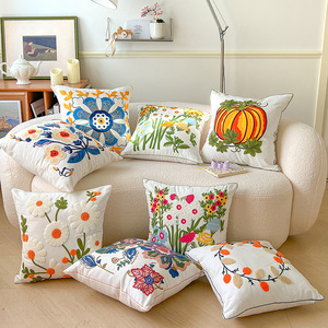 Taie d'oreiller en lin et coton 18x18 pouces, housse de coussin décorative brodée avec fermeture éclair - Product Image 1