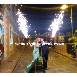 Đài Phun Nước Lạnh Pyro Lửa Lạnh Máy Pháo Hoa Cầm Tay Pháo Hoa Bắn Hệ Thống Nhựa Cho Lễ Kỷ Niệm Trong Nhà Và Đám Cưới - Product Image 2