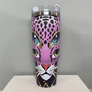 แก้วทัมเบลอร์40oz ดีไซน์<span class=keywords><strong>ใหม่</strong></span>พิมพ์ลาย3D พร้อมหูจับขวดน้ำกันรั่วทำจากสเตนเลสสตีลเก็บความร้อนและความเย็น - Product Image 5