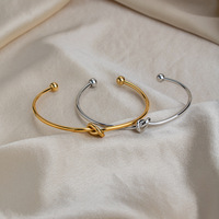 Bracelet ouvert minimaliste en forme de cœur noué en acier inoxydable plaqué or 18 carats pour femme, bijoux de fête