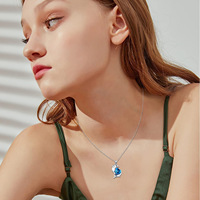 Pedido Mínimo 2 - Serie Delfín - Collar con Colgante de Delfín en Forma de Corazón con Pedrería Azul, Joyería de Moda con Diseño de Corazón Oceánico, Regalo