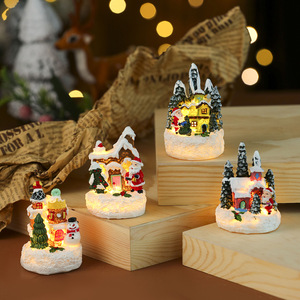 Nouvelle maison lumineuse en résine pour Noël, ornement paysager Père Noël, décoration de Noël transfrontalière. - Product Image 2