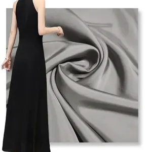 Çin'de yapılan üstün kaliteli sürdürülebilir geri dönüşümlü % 100% polyester saten şifon kumaş kadın elbise ve model elbise
