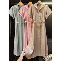 Robe décontractée et élégante à col cranté, plissée, en polyester uni ; Chic, mi-longue, taille haute, coupe ample