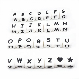 Perline a Forma di Lettera dell'Alfabeto in Silicone Alimentare a Cubo Quadrato da 12mm <span class=keywords><strong>con</strong></span> Consegna Rapida - Product Image 4
