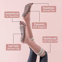Chaussettes de yoga de luxe montantes antidérapantes à cinq orteils pour femmes, idéales pour le studio, la barre, l'entraînement et le fitness, 80 % coton respirant