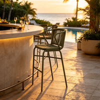et élégante pour patio d'hôtel, tabourets de bar sans accoudoirs pour jardin extérieur en aluminium vert avec corde haute