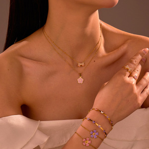 Ensemble de bijoux en acier inoxydable pour enfants HWASAN, bracelet et collier à fleurs colorées et mignonnes pour petites filles, vente en gros - Product Image 3