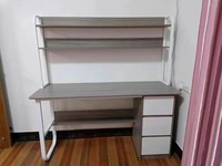Depolama rafları ve 3 çekmeceli çalışma alanı ile ahşap çalışma bilgisayar iş istasyonu Sto ile bilgisayar iş istasyonu