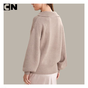 Pull en coton et laine pour femme, design personnalisé avec logo, fabrication certifiée GRS, pull décontracté en tricot, pull polo pour un look élégant ou décontracté - Product Image 4