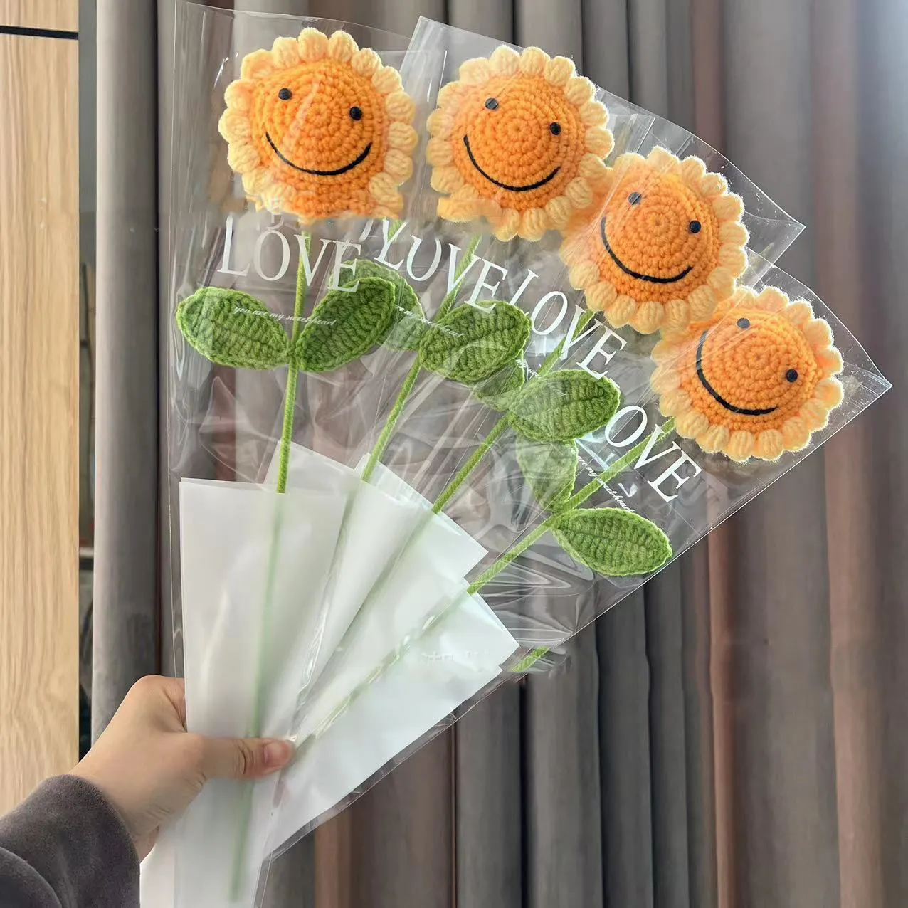 AYOYO OEM hilo de algodón hecho a mano tejido cara sonriente girasol decoración de flores artificiales
