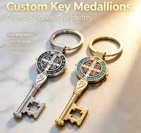 Porte-clés mousqueton religieux Médaille Saint Benoît en alliage, étanche, doré et argenté, avec pendentif en métal gaufré, idée cadeau