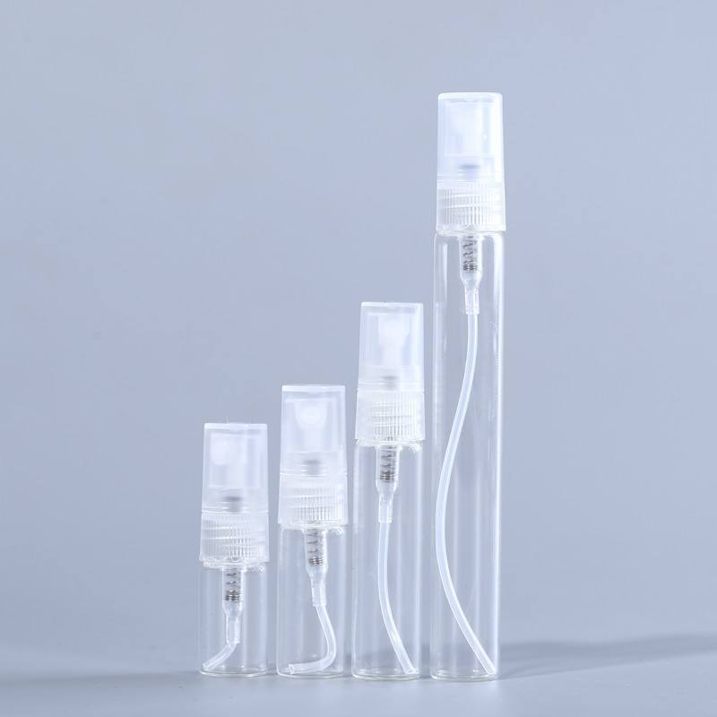 Bouteille transparente avec couvercle de pompe