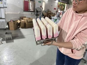 Machine de remplissage et d'emballage <span class=keywords><strong>Calippo</strong></span>, tube de papier rotatif/yaourt/smoothie/tasse de crème glacée, scellant de papier de remplissage - Product Image 3